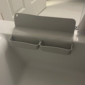 Bath splash guard set - suctions onto tub, silicone